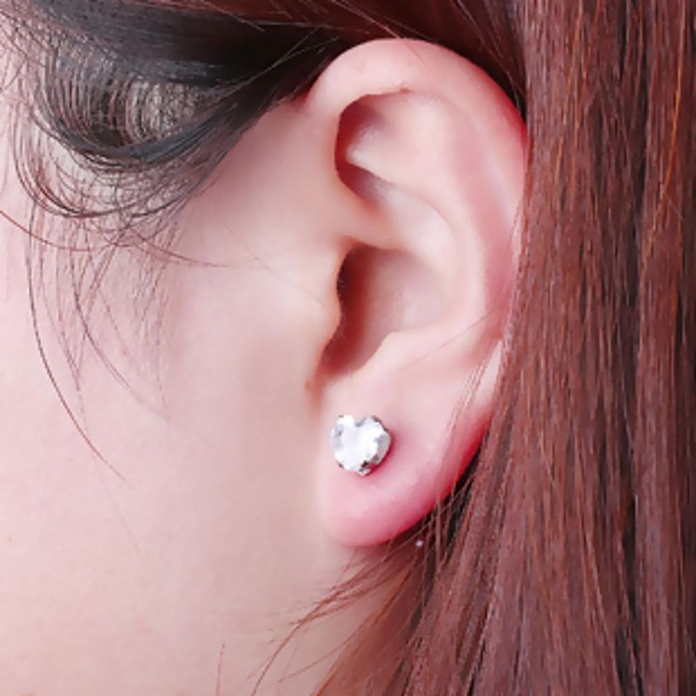 Boucles d'oreilles à tige en forme de cœur avec zircone cubique