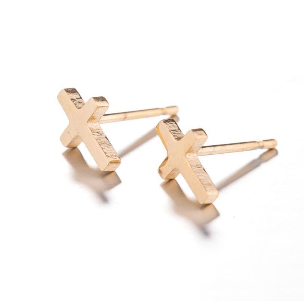 Petites boucles d'oreilles à tige en or avec croix