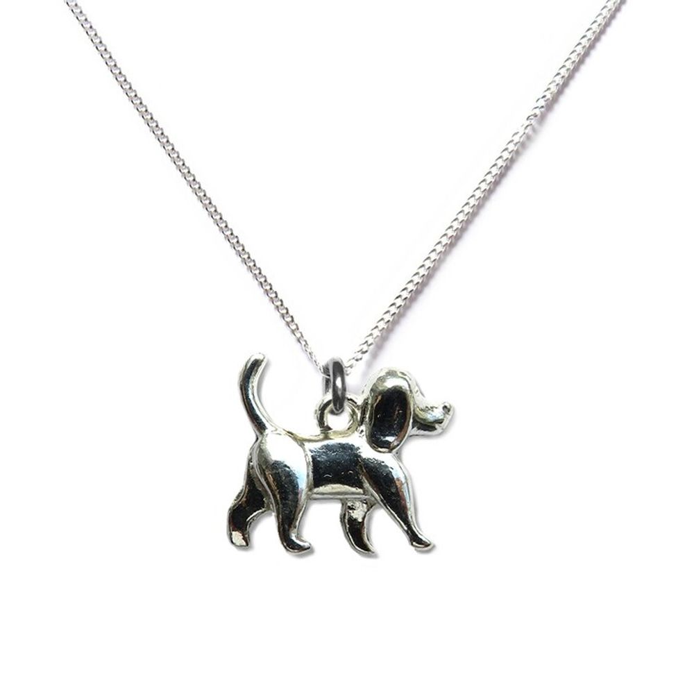 Collier en argent avec chien qui marche